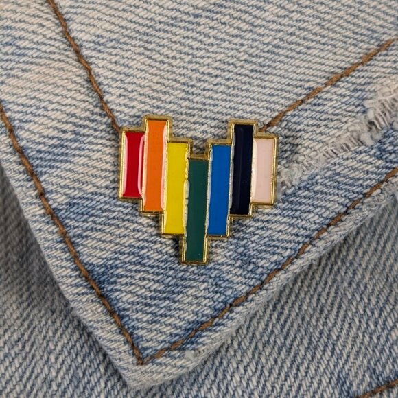 (5/$20) Pixelated Pride Heart Enamel Pin - Picture 1 of 3
